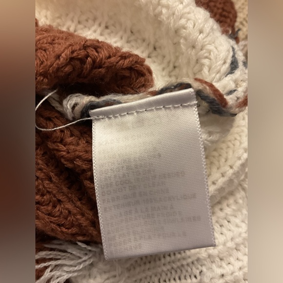 Colorblock Distressed Sweater - Picture 5 of 5